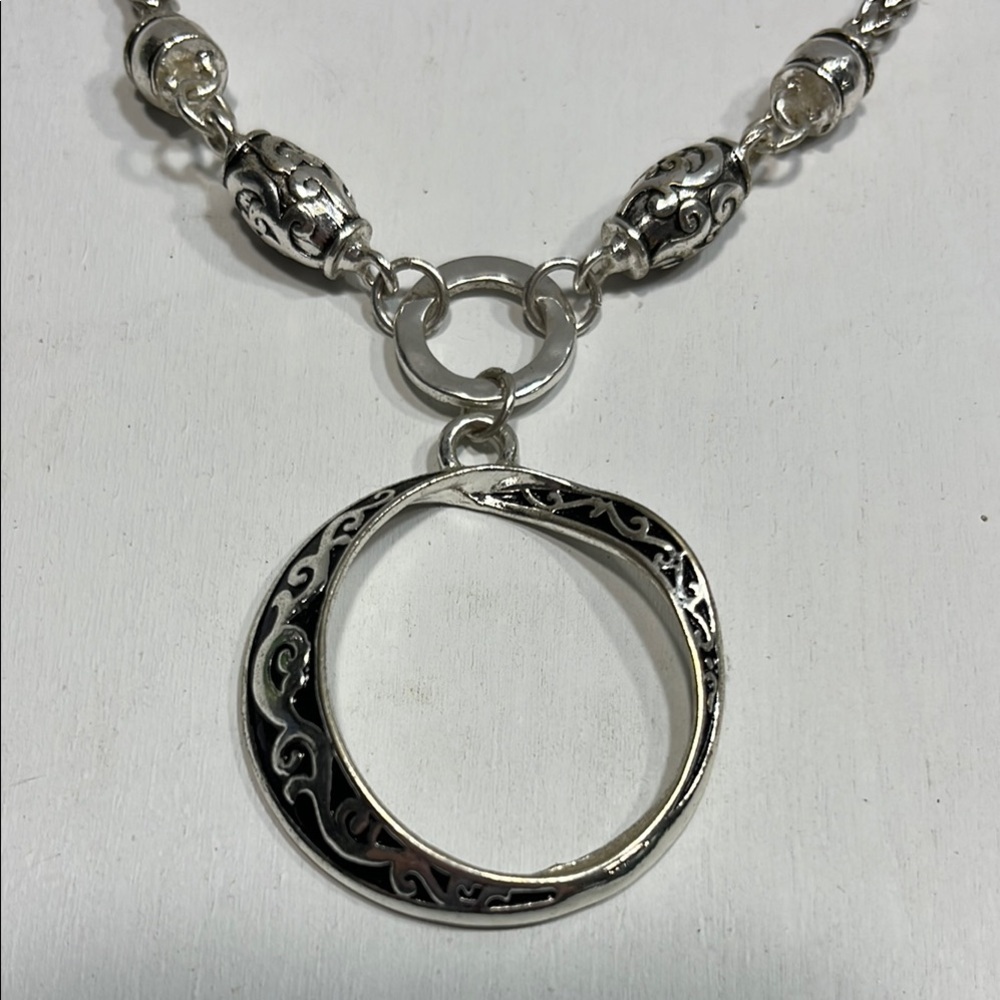 Elegant Silver Necklace with Intricate Design